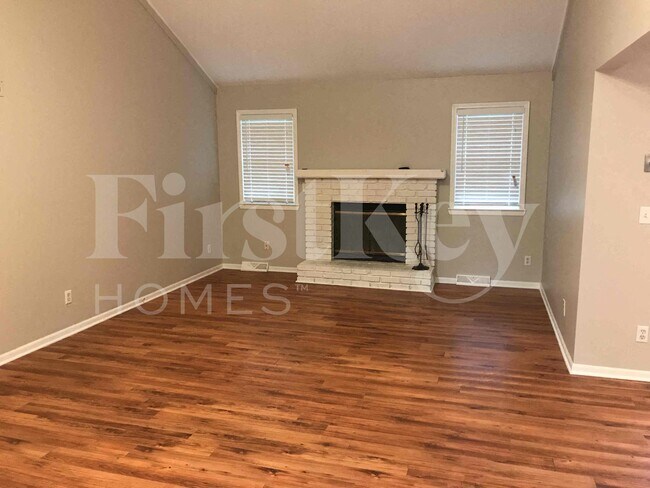 Foto del edificio - 804 NE Karapat Dr