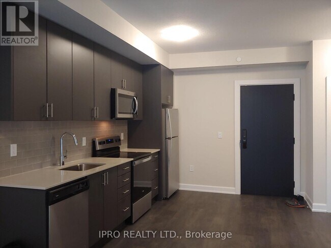 Photo du bâtiment - 3200-3200 William Coltson Ave