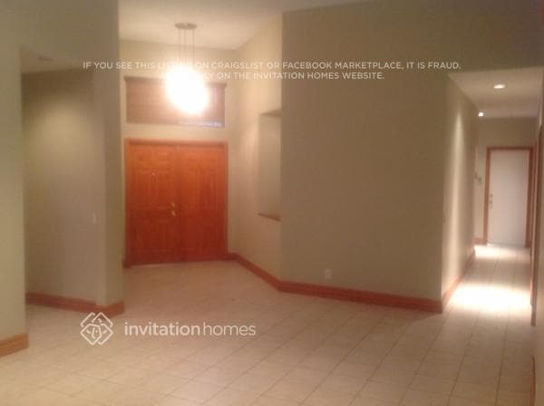 Foto del edificio - 1319 Camellia Cir