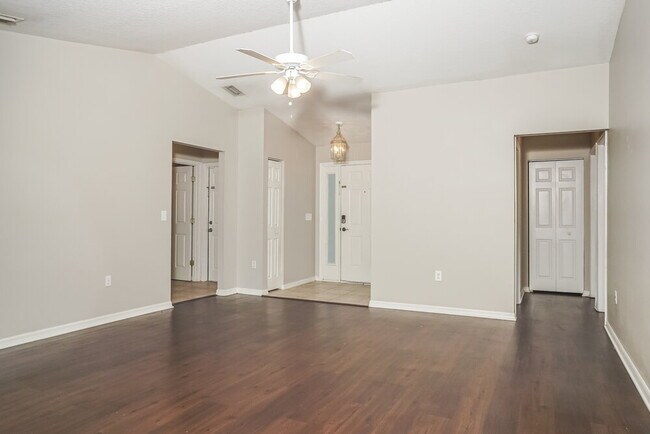 Foto del edificio - 4638 Breezy Pines Blvd
