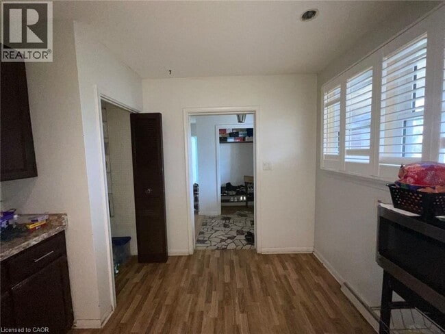 Photo du bâtiment - 415 Mt Pleasant Rd