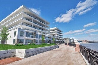 Building Photo - 3 Somerset Ln