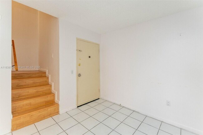 Building Photo - 3862 NE 171st St