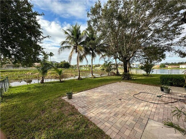 Foto del edificio - 192 SW 204th Ave
