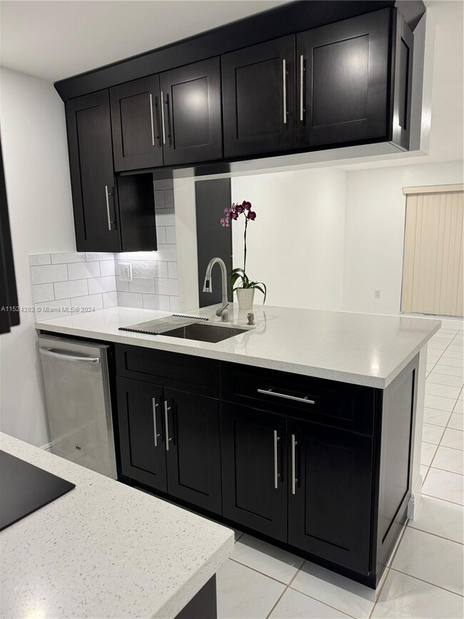 Building Photo - 7241 Miami Lakes Dr