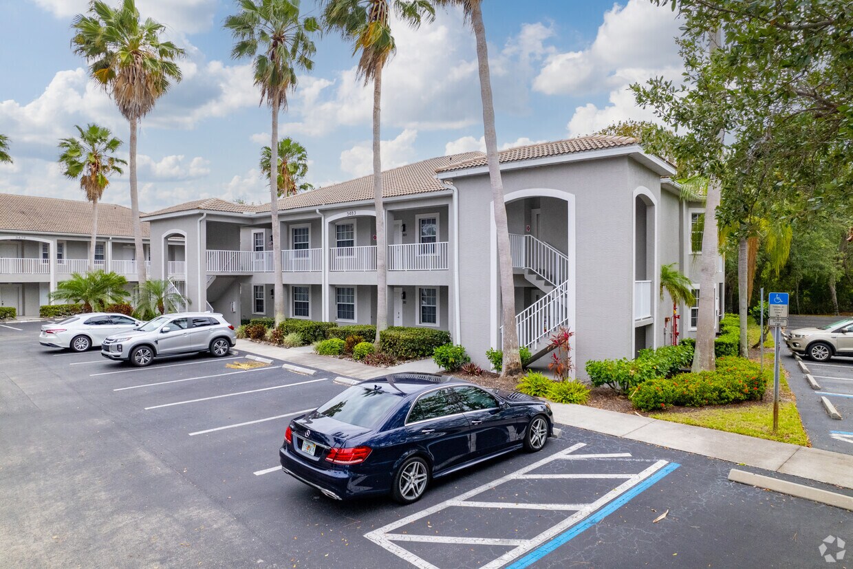 Foto principal - The Preserve at Woods Edge Condominiums