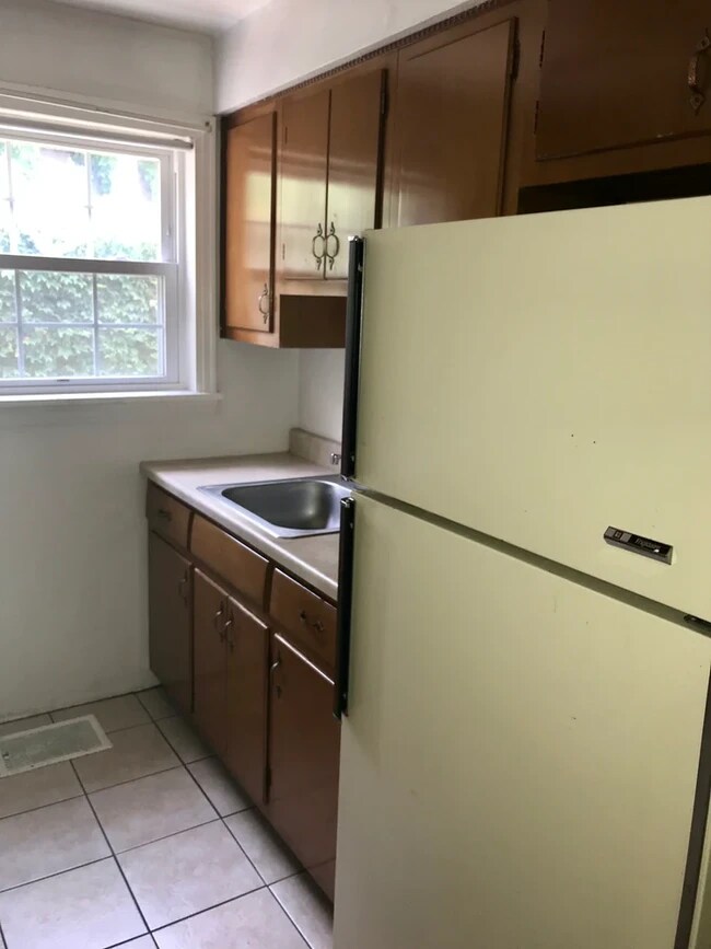 Kitchen - 533 Station St