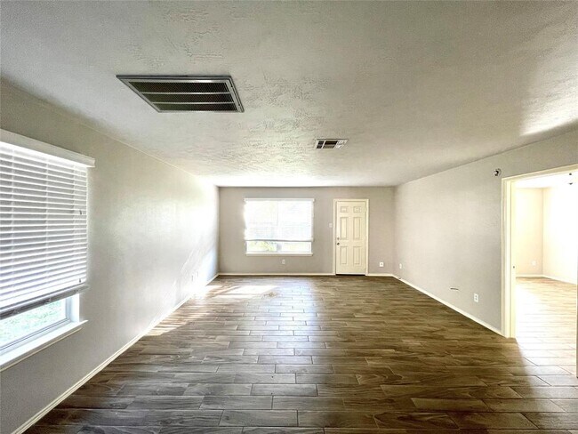 Building Photo - 19011 Brownstone Mills Dr