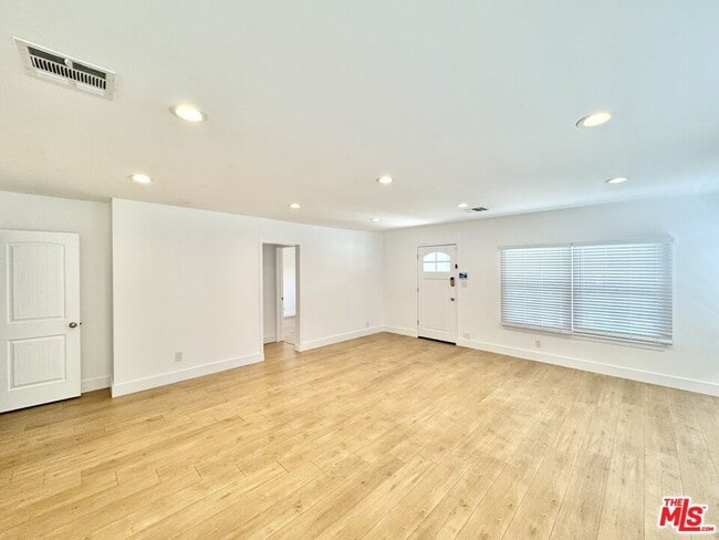 Building Photo - 5937 Ranchito Ave