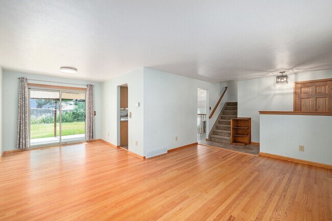 Foto del edificio - Spacious 5 Bedroom in the Heart of Littleton!