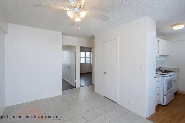 Building Photo - 837 Kapahulu Ave