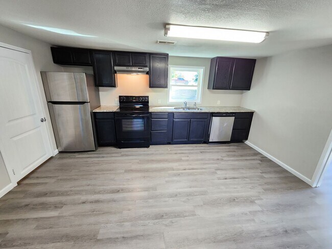 Building Photo - Spacious 3-Bedroom, 2-Bathroom Home COMING...