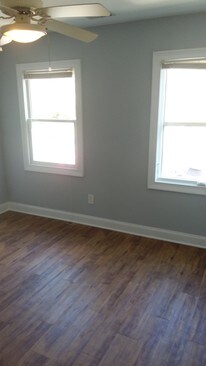 Building Photo - Downtown Apartment in the Commons