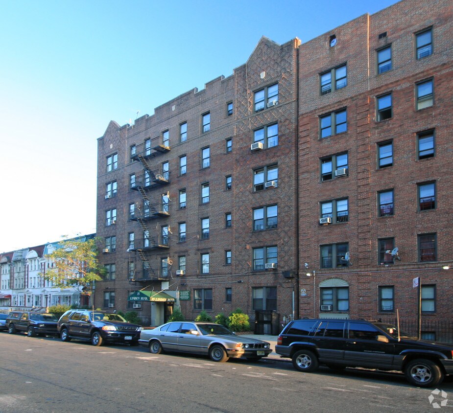Foto del edificio - 35 Linden Blvd