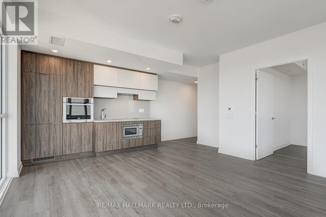 Building Photo - 39-4239 Roehampton Ave