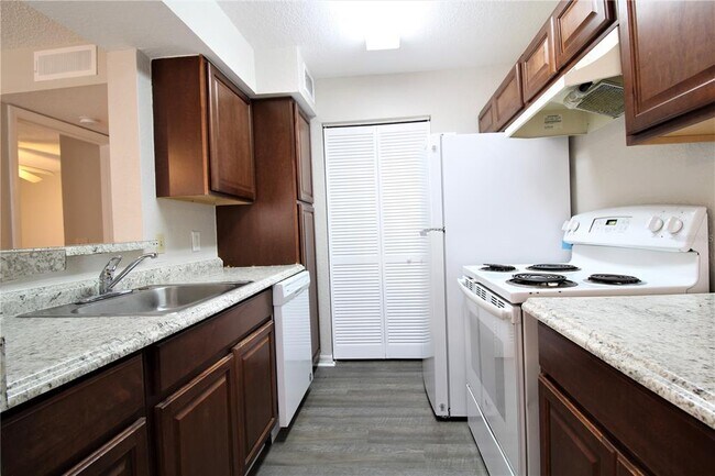 Foto del edificio - 1031 S Hiawassee Rd