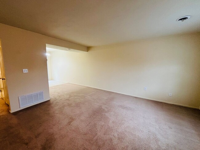 Foto del edificio - 2 Bedroom, 1.5 Bath Townhouse