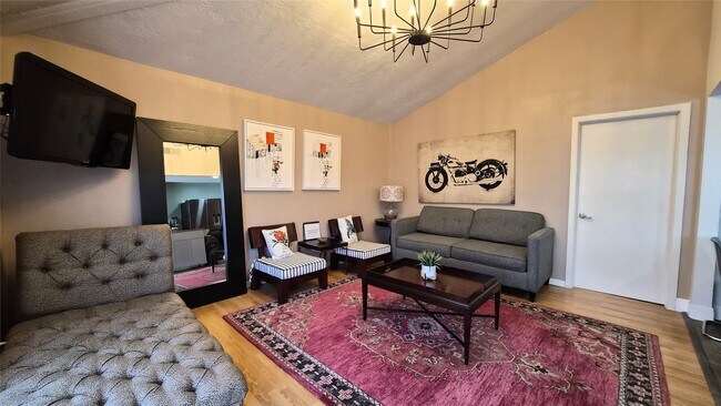 Foto del edificio - 2118 Oakdale St