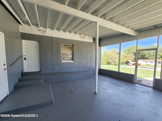Building Photo - 919 Kensington Dr