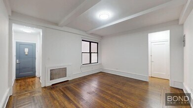 Building Photo - 140 W 55th St