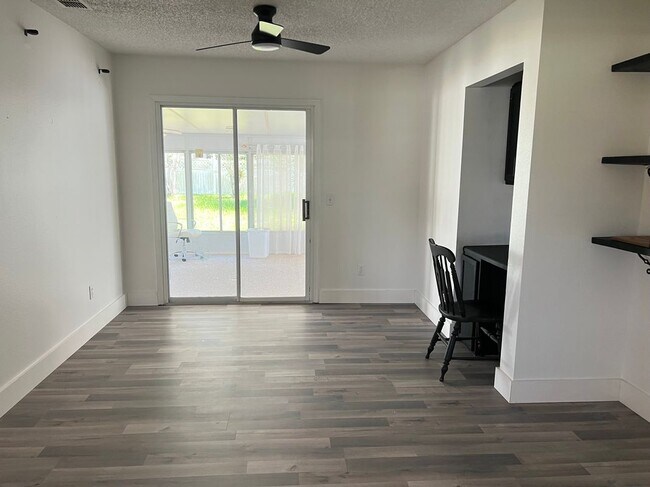 Foto del edificio - 215 Hedgewood Ave