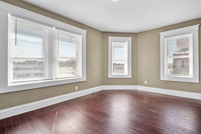 Building Photo - 4517-4525 S. Kingshighway/4903 Devonshire