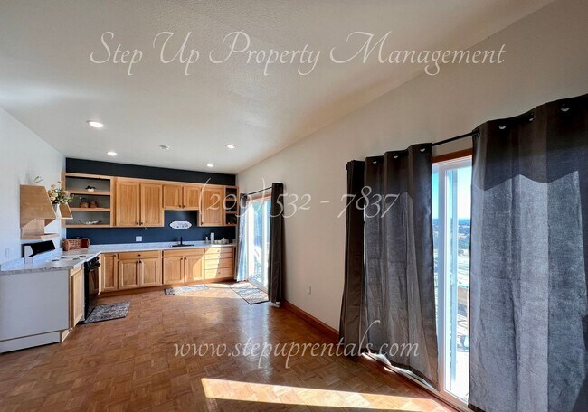 Building Photo - 6655 Jaquima Dr