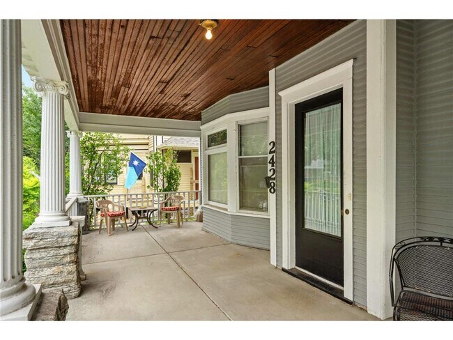 Foto del edificio - 2428 Colfax Ave South