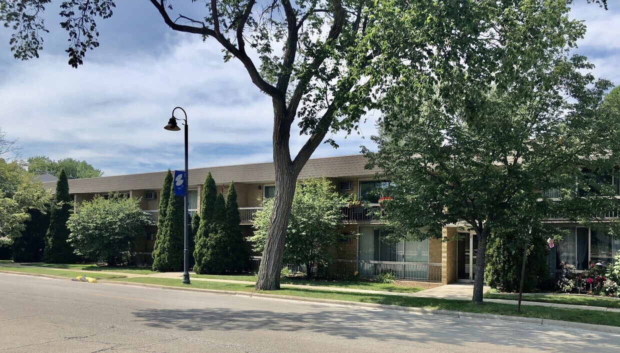 Primary Photo - 130 Burlington Ave
