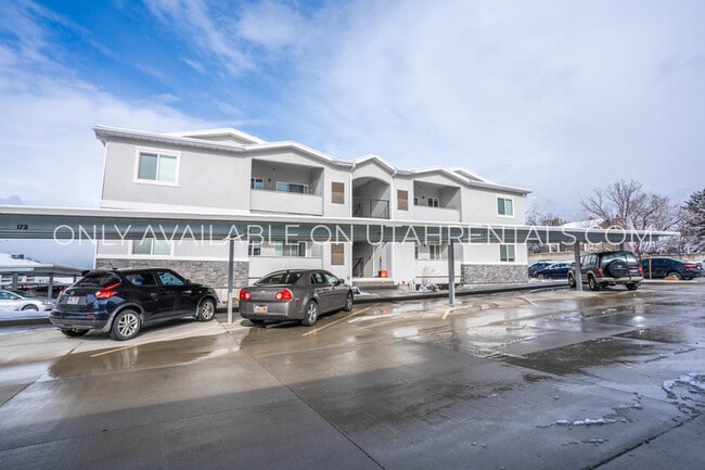 Building Photo - 2427 E 6895 S