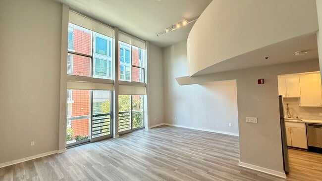 Building Photo - Stylish 1BR/1BA Loft with Open Floor Plan in South Beach!-AMSI