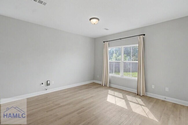 Foto del edificio - 547 Fairview Cir