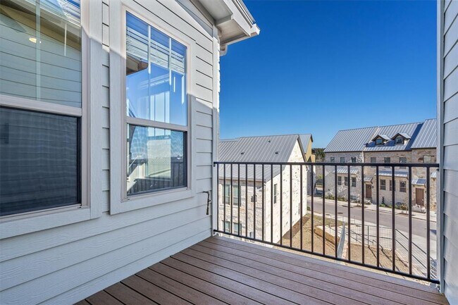 Building Photo - 1217 Highknoll Ln