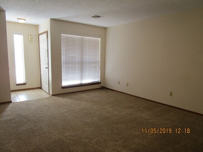 Building Photo - 912 NE Tortoise Dr