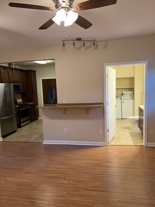 Foto del edificio - 189 E 2nd St