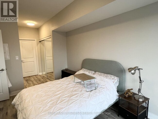 Building Photo - 60 Absolute Ave