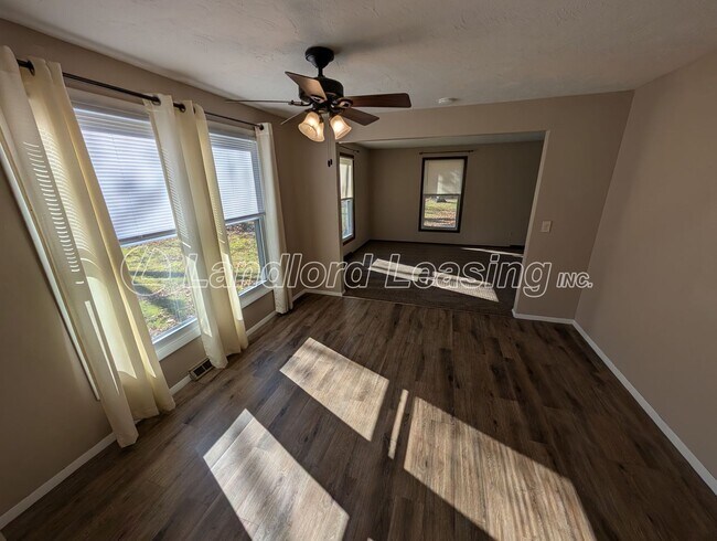 Foto del edificio - Spacious 4-Bedroom Colonial on Beautiful Wooded Lot