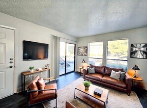 Building Photo - Tramor at Hunter's Glen