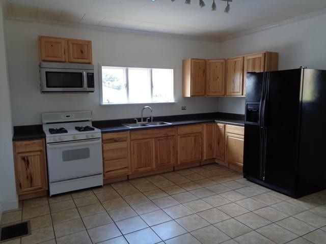 large dine-in kitchen - 310 S State St