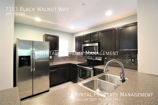 Foto del edificio - Gorgeous 2 Bed, 2.5 Bath Townhouse Located...