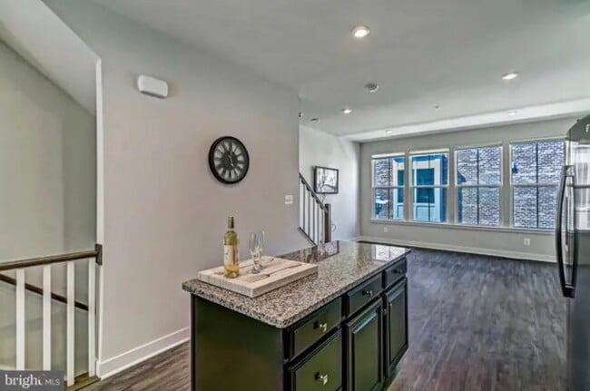 Building Photo - 2820 Arts Vista Blvd