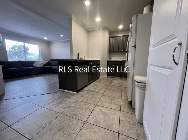 Foto del edificio - 1541 N Riverside Ave