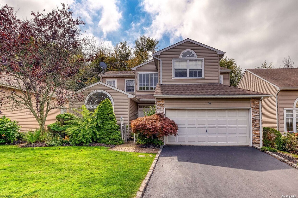 Foto principal - 32 Hamlet Dr