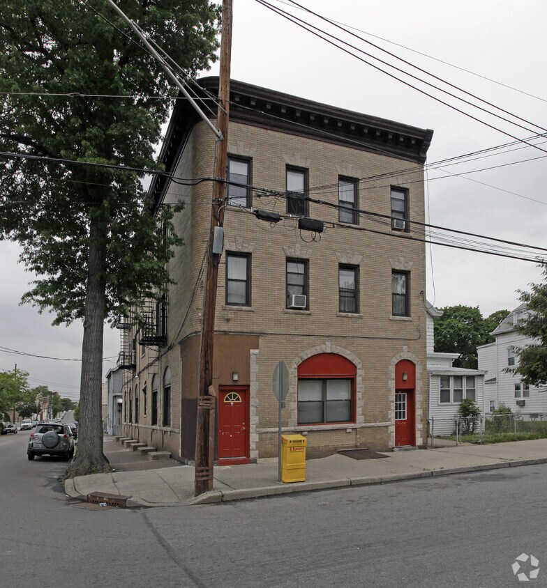 Primary Photo - 290 Hope Ave