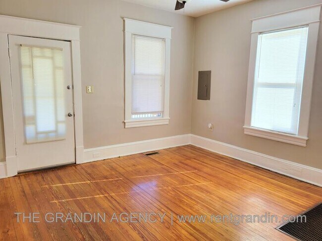 Foto del edificio - 1019 13th St SE
