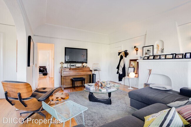 Building Photo - 1 br, 1 bath Apartment - 650 S La Jolla Av...