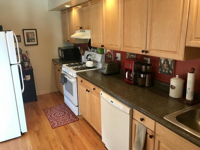 Foto del edificio - 4655 N Winthrop Ave