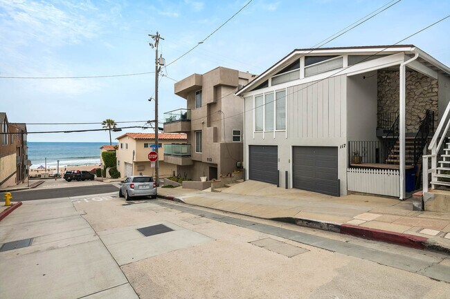 Front of Building - 118 38th Pl