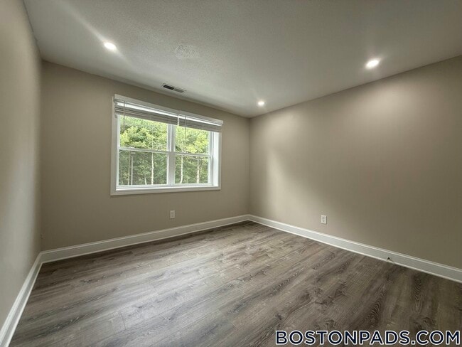 Building Photo - 27 Kenmar Dr