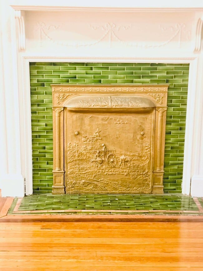 Building Photo - 556 Decatur St